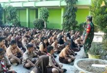 Babinsa Sedau Sosialisasikan Wasbang pada Pelajar