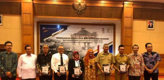 Bedah Buku Mengenal Perekonomian dalam Pusaran Sejarah Kalbar