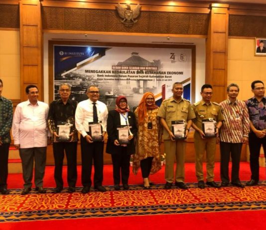 Bedah Buku Mengenal Perekonomian dalam Pusaran Sejarah Kalbar