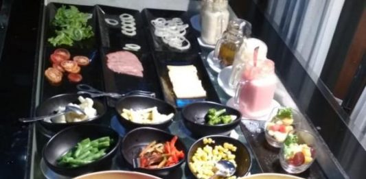 Menyantap Sarapan 1001 Menu