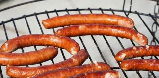 Kerupuk dan Sosis Diduga Mengandung Babi Beredar di Pasaran