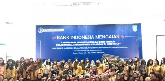 Ratusan Pelajar SMA Belajar Peran dan Fungsi BI