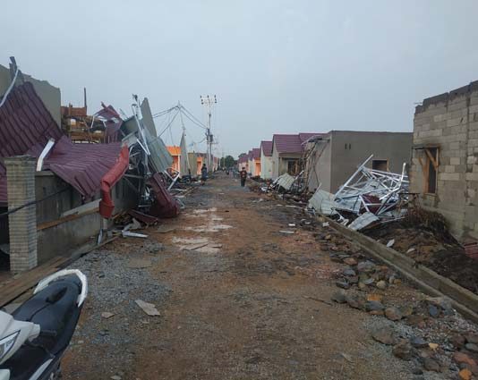 Puting Beliung, Ratusan Rumah Berantakan