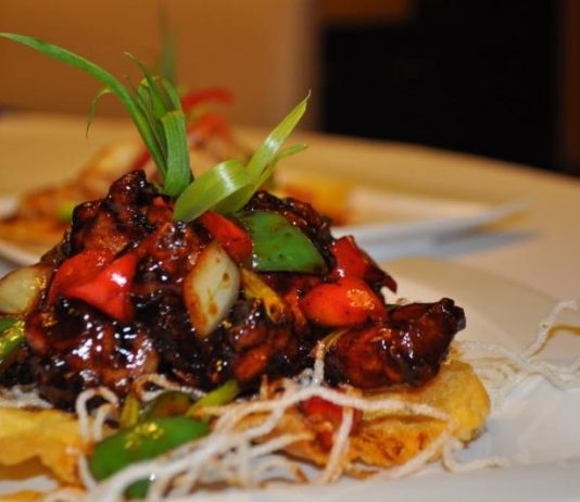 Nikmatnya Tepanyaki di Kolam Renang Aston Pontianak