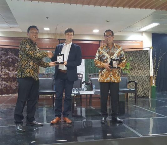 Pusdiklat Kemlu Gandeng Kementerian KUKM Promosikan Produk ke Pasar Rusia