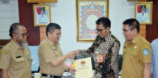 KPU Serahkan Hasil Penetapan Caleg Terpilih ke Pemkab Kubu Raya