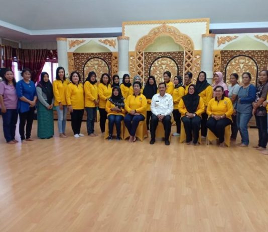 Bupati Lepas Kontingen PKK Kapuas Hulu ke HKG di Sambas