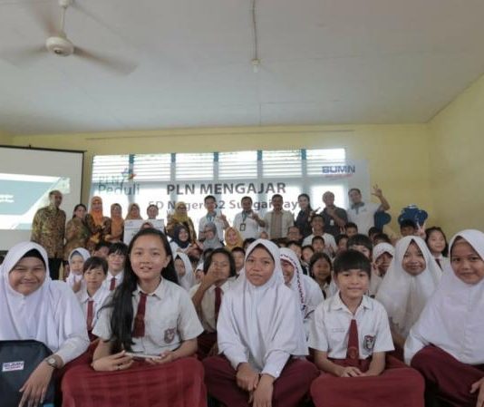 PLN Mengajar Peduli Pendidikan Anak Kalbar