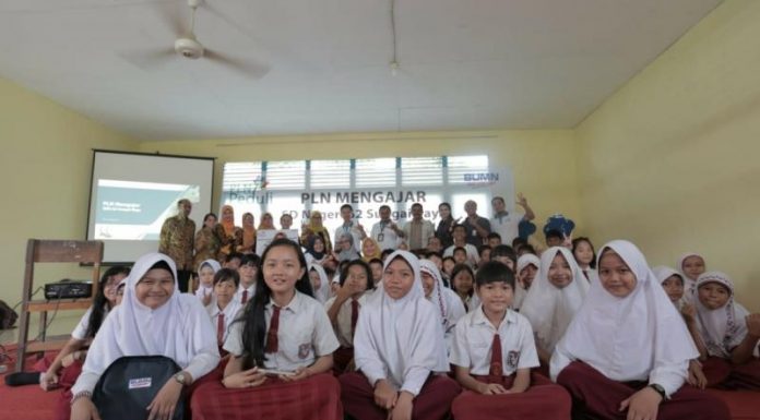 PLN Mengajar Peduli Pendidikan Anak Kalbar