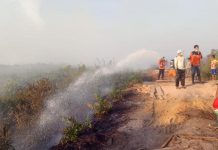Pemukiman Transmigrasi Desa Simpang Tiga Dikepung Api