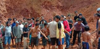 Tujuh Pekerja Tertimbun Longsor, Seorang Meninggal