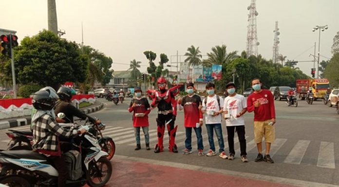 Komunitas Honda Bagikan Masker untuk Pengendara