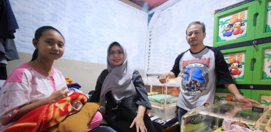 Kisah Sudarsono dan Yulian Jadi Relawan Inkubator Gratis