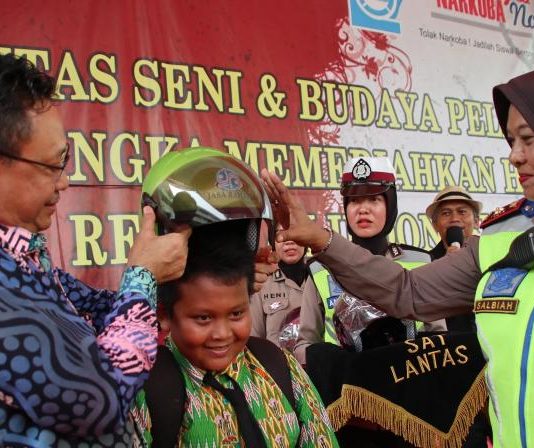 150 Helm Dibagikan Gratis