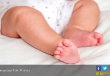 Pedagang Sayur Temukan Bayi di Pinggir Pantai