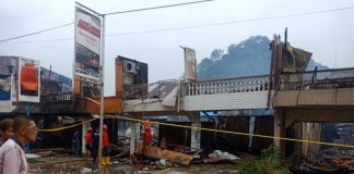 Kebakaran di Pasar Pemangkat, Satu Orang Tewas dan 15 Ruko Hangus