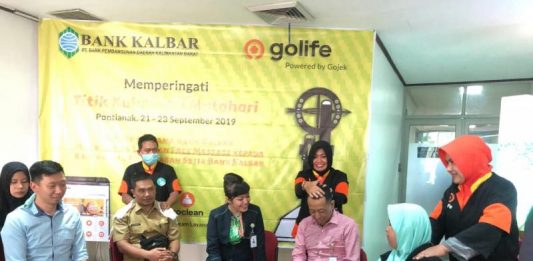 Pijit Gratis di Area Festival Titik Kulminasi