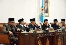 Rapat Paripurna Terakhir, Dewan Tak Terpilih Pamitan