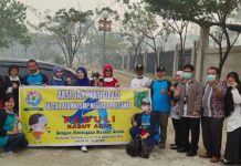 Kabut Asap, IKA SMP Negeri 2 Bagikan Masker