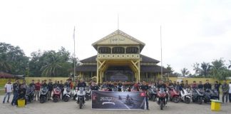 Komunitas Honda PCX 150 Sambangi Keraton Kadriah Pontianak