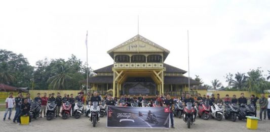 Komunitas Honda PCX 150 Sambangi Keraton Kadriah Pontianak
