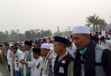 Kabut Asap Kian Bahaya, Ribuan Umat Islam Kayong Utara Salat Istisqa