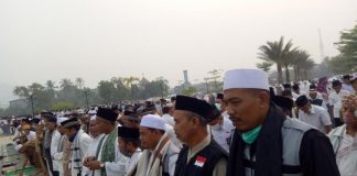 Kabut Asap Kian Bahaya, Ribuan Umat Islam Kayong Utara Salat Istisqa