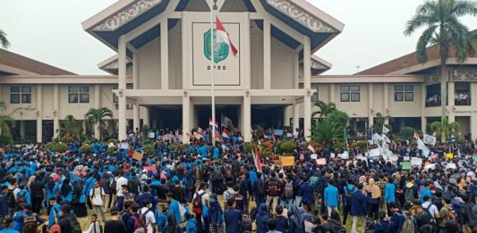 Ribuan Mahasiswa Kalbar Unjuk Rasa, Tolak Semua RUU dan Revisi UU KPK