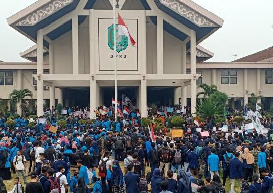 Ribuan Mahasiswa Kalbar Unjuk Rasa, Tolak Semua RUU dan Revisi UU KPK