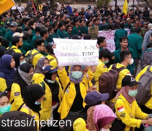 30 September: Kosongkan Kampus! Mahasiswa Sintang Kuliah di DPRD