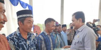 Bupati Nasir Serahkan Sertifikat Tanah Program PTSL