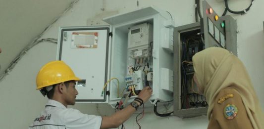 PLN Kalbar Bantu Pengecekan Instalasi Sekolah