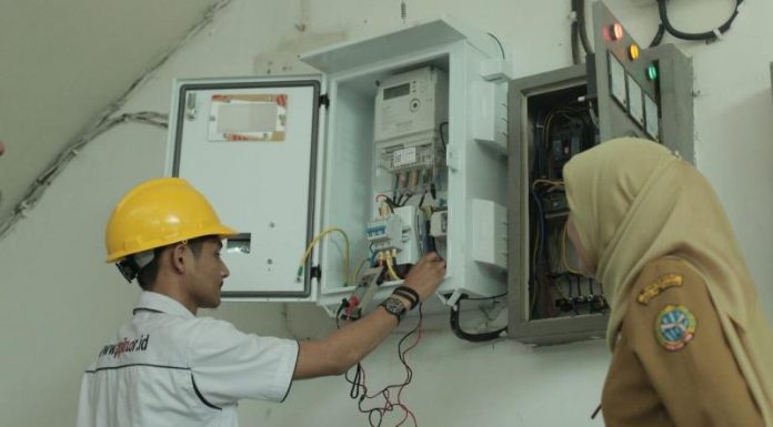 PLN Kalbar Bantu Pengecekan Instalasi Sekolah