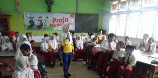 Astra Motor Kenalkan Rambu Lalu Lintas di SDN 34 Pontianak