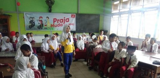 Astra Motor Kenalkan Rambu Lalu Lintas di SDN 34 Pontianak