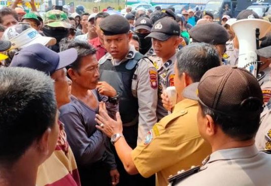 Nelayan Sungai Kunyit Serbu Kantor PT WIKA