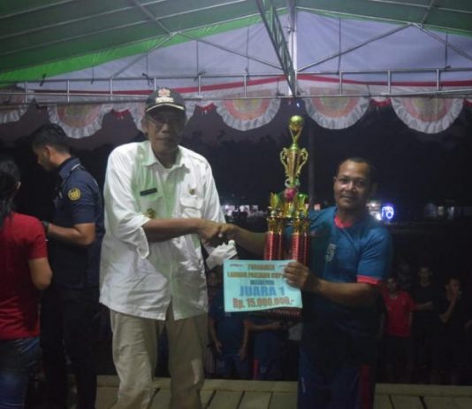 Jarot Disambut Atraksi Penari di Atas Pecahan Kaca