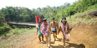 Jembatan Gantung Parek Akses Vital Menuju Pusat Kota