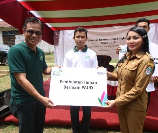 Karol Puji Bantuan CSR PLN untuk Desa