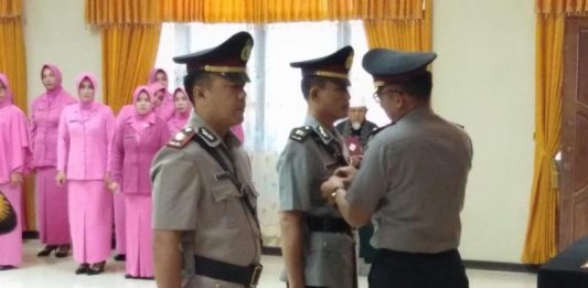 Sertijab Kasat Intel, Kapolres Melawi Tekankan Anggotanya Tidak Melanggar HAM