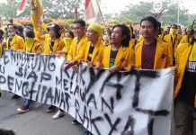 Ribuan Mahasiswa UPB Baru Tiba di Gedung DPRD Kalbar
