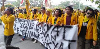 Ribuan Mahasiswa UPB Baru Tiba di Gedung DPRD Kalbar