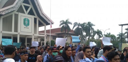 Polnep Pontianak juga Berunjuk Rasa