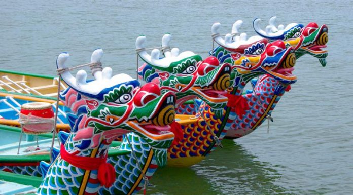 Dragon Boat Pantang Mundur Meski Kabut Asap