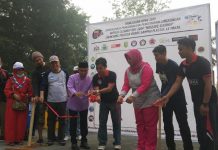 Ratusan Relawan Bersihkan Sungai Sambas Kecil