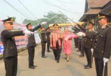 Kapolres Baru Disambut Tradisi Pedang Pora