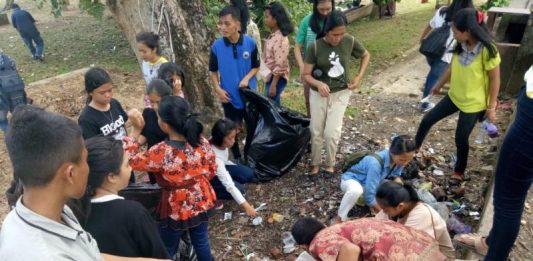 Ribuan Pelajar Katolik Putussibau Gelar Bakti Sosial Memperingati Bulan Kitab Suci Nasional