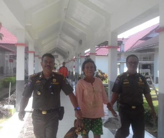 Sempat Pukuli Warga di Pasar Ngabang, ODGJ Diamankan