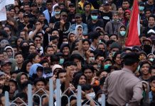 Pelantikan Anggota DPRD Kalbar 2019-2024 Diiringi Unjuk Rasa Ribuan Mahasiswa