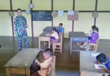 Pengabdian Tanpa Batas, Prajurit Kodim 1206/Psb Bantu Mengajar di Perbatasan